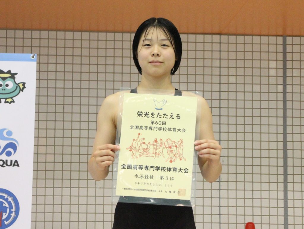 女子100m平泳ぎで3位入賞した大山さん
