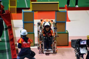 ゲート通過ミッションを達成する小山高専Aチーム