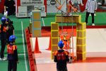 決勝でゲートを完成させる小山高専Bチーム