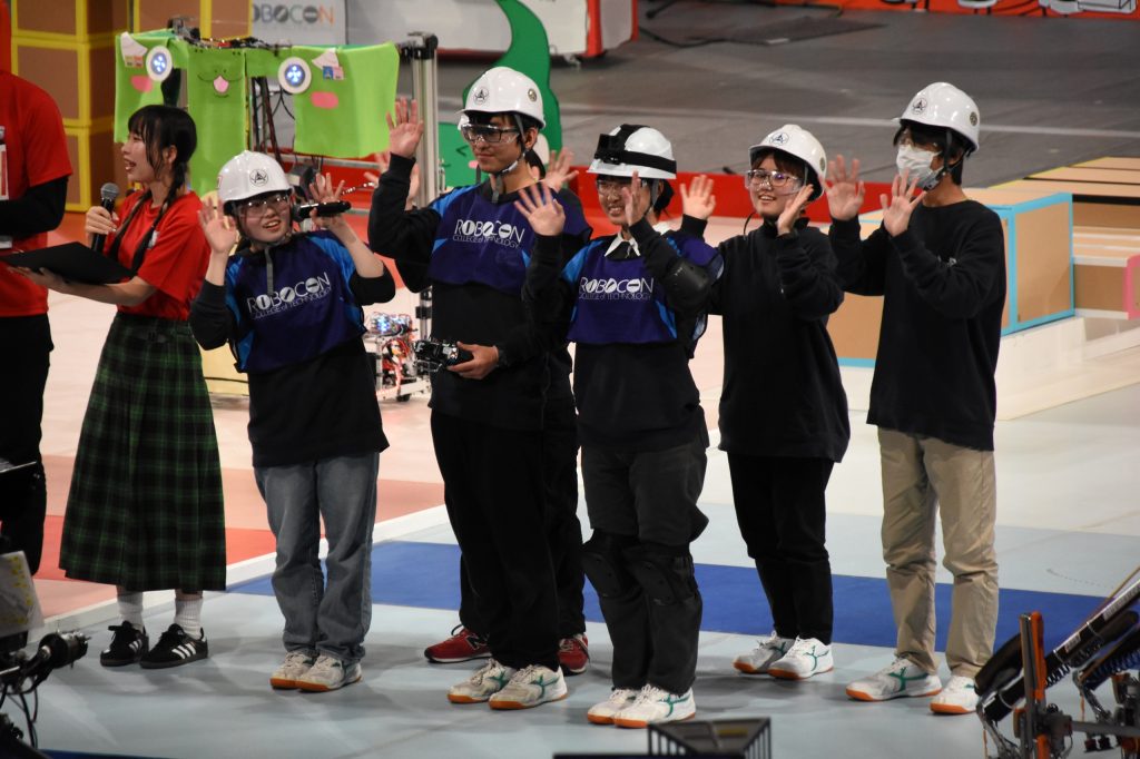 エキシビションに参加する小山高専Aチーム