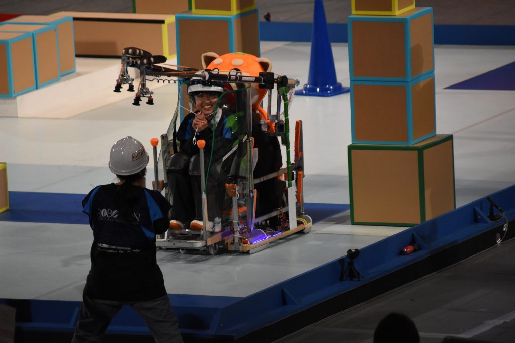 ハグしながらゲート通過ミッションを成功させたレッサー☆はぐ太郎