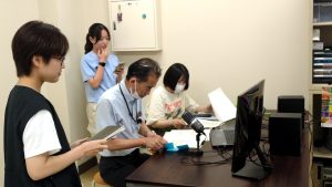 小山高専の説明を行う田中教員