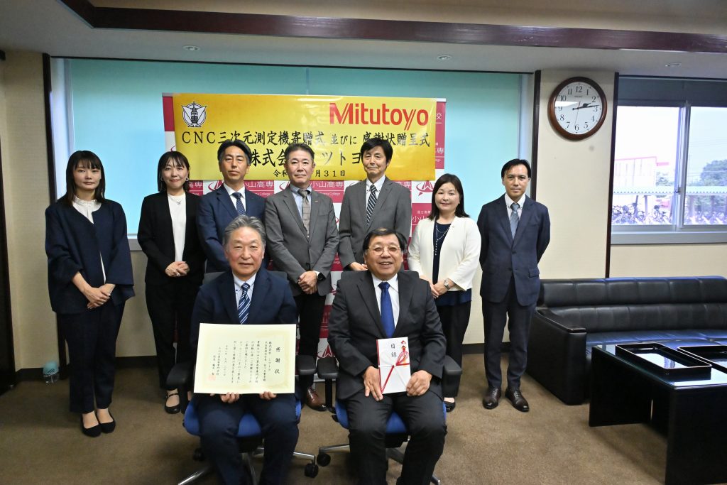 校長室での記念撮影