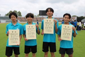 ③4×400mリレー優勝 右から1走青木2走鈴木3走高橋4走大野