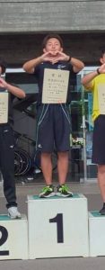 ⑦円盤投表彰 優勝 仙波